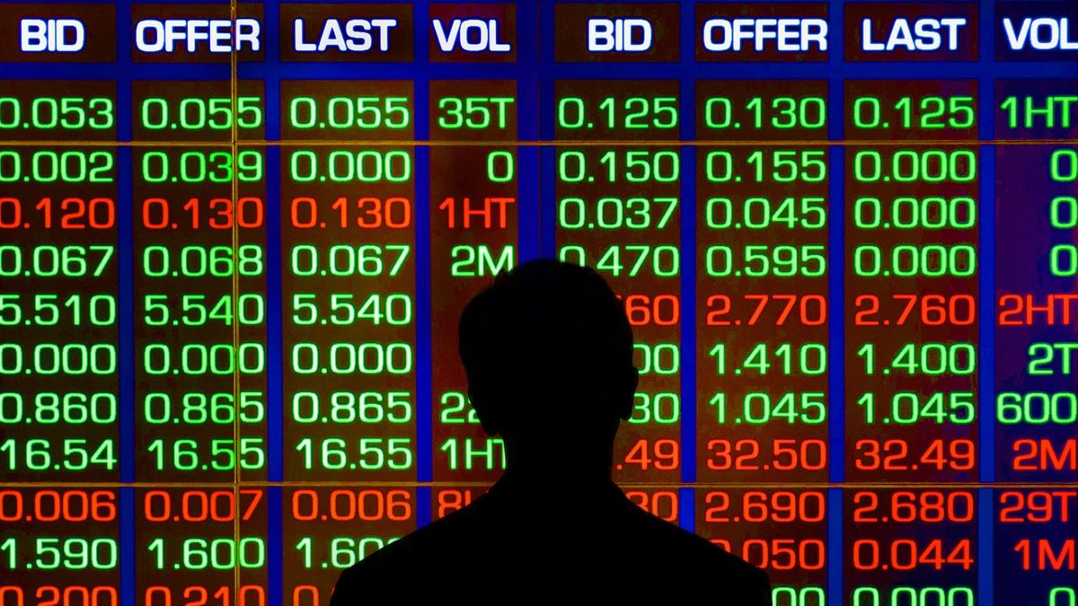 Wavering Stocks: Government Shutdown, Rising Yields, and Oil Prices Impact